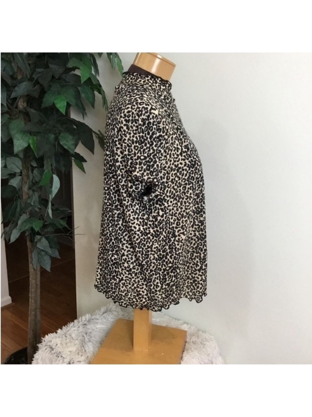 Nine West animal print ruffled mockneck short sleeve top Woman’s XL - Picture 3 of 11